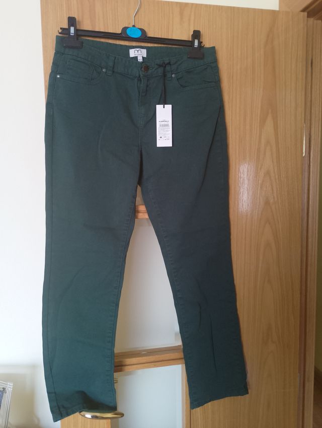 Pantalón vaquero mujer talla 40 marca MILANO. NUEV
