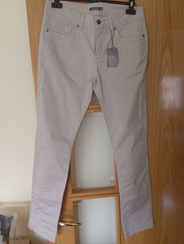 Pantalón mujer talla 42. NUEVO. Marca Easy Wear.