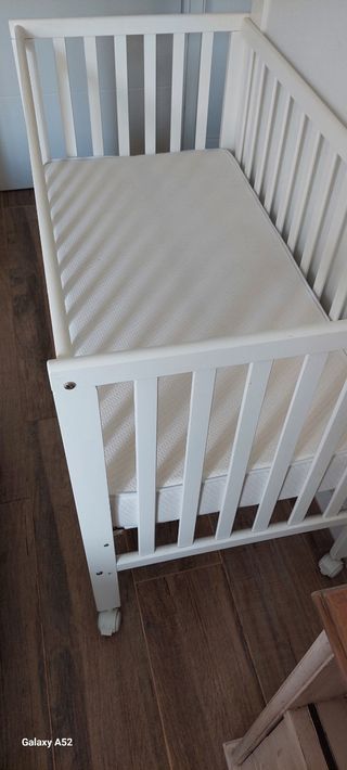 Cuna Ikea con colchón 