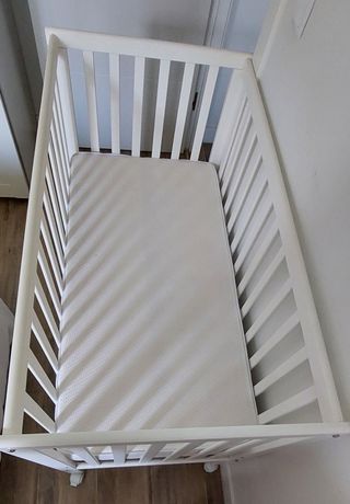 Cuna Ikea con colchón 