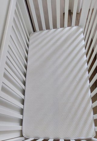 Cuna Ikea con colchón 