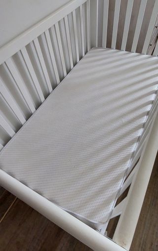 Cuna Ikea con colchón 
