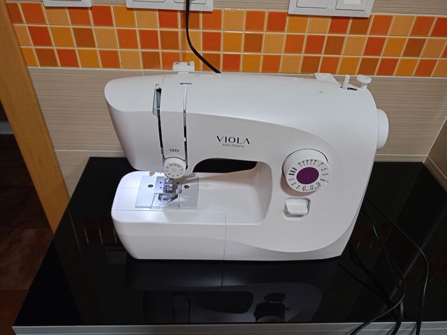 Máquina coser Viola usada una sola vez, nueva