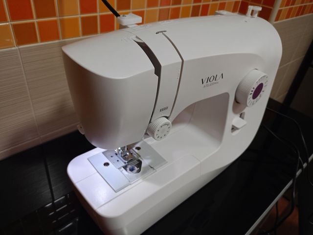 Máquina coser Viola usada una sola vez, nueva
