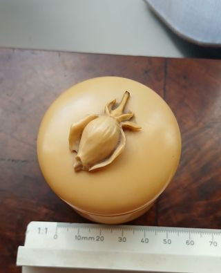 DOS CAJITAS,   A. CERÁMICA  y B. CELULOIDE