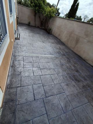 SOLERAS DE HORMIGÓN IMPRESO Y PULIDO