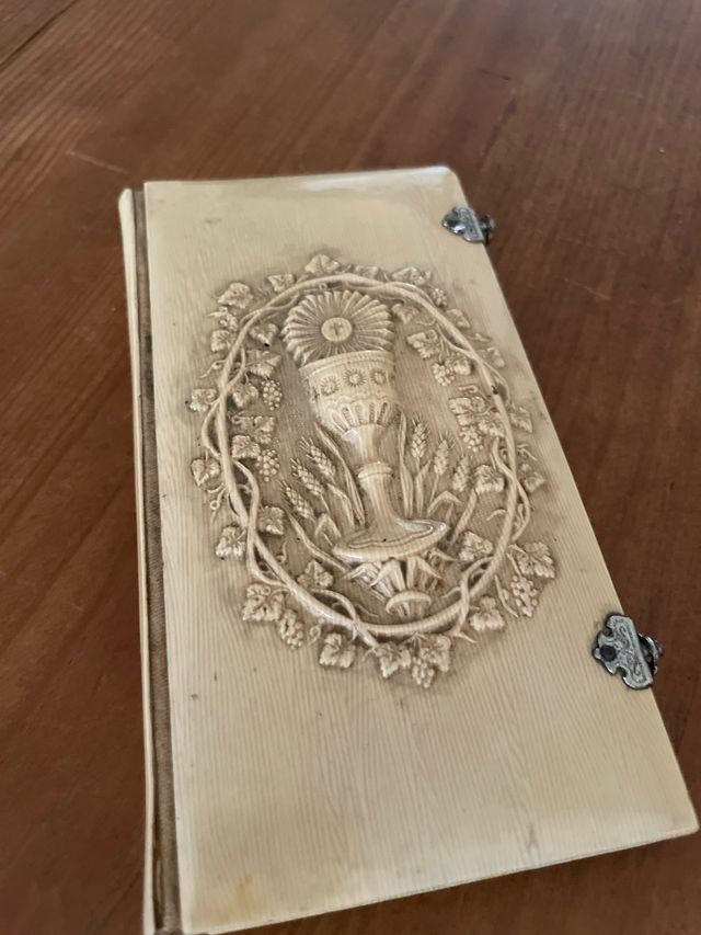 Misal antiguo de bolsillo