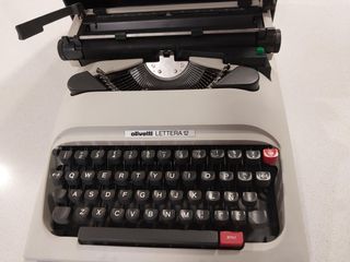 Maquina de escribir Olivetti Lettera 12