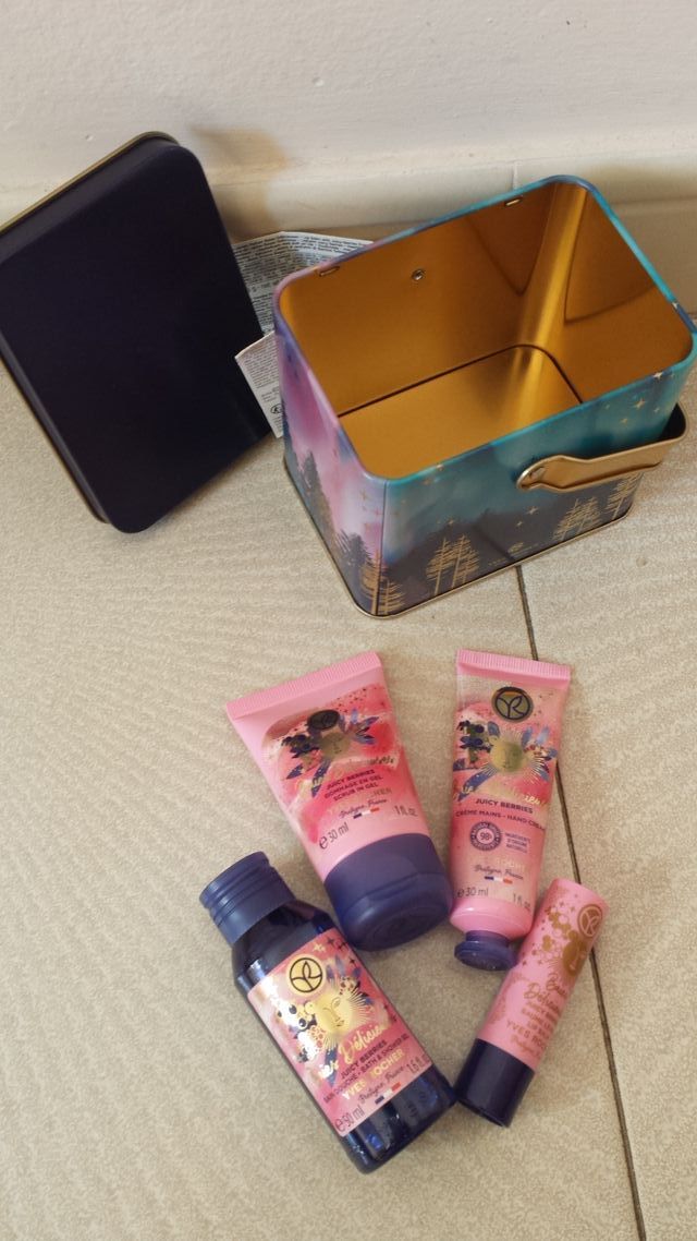 NUEVO cofre Yves Rocher frambuesa 4 cremas!