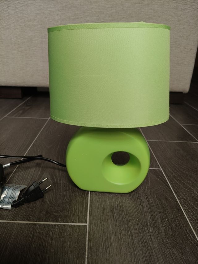 Lámpara de mesa verde