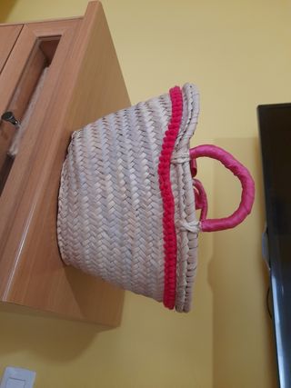 Capazo artesanal niña: beige y rosa