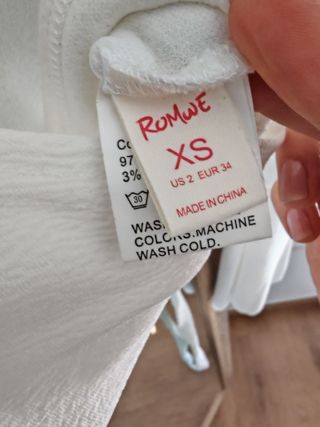 Blusa blanca mangas campaña.