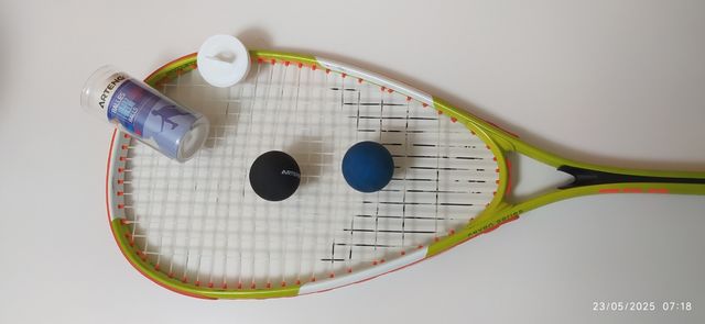 Raqueta Squash Artengo + 2 pelotas + funda