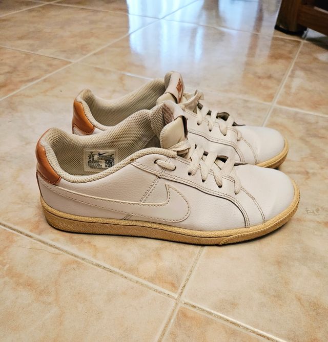Zapatillas Nike Court Royale Blancas - 38.
