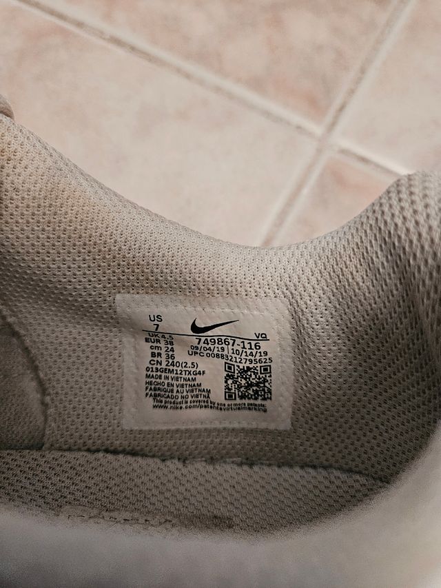 Zapatillas Nike Court Royale Blancas - 38.
