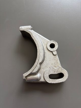 Soporte dinamo Seat 600