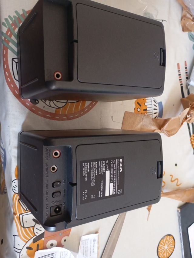 Altavoces Philips negros