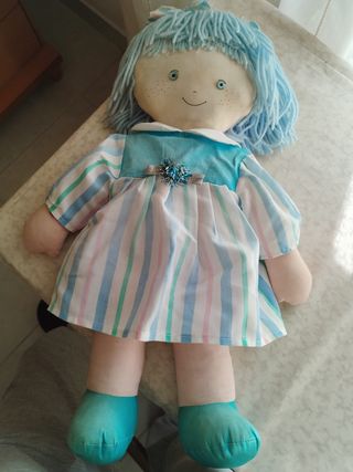 Muñeca de trapo azul