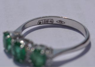 Anello trilogy oro 18kt smeraldi