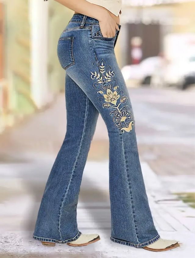 Jeans acampanados bordados