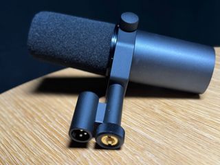 CASI NUEVO: Microfono vocal podcast Shure SM7B XLR