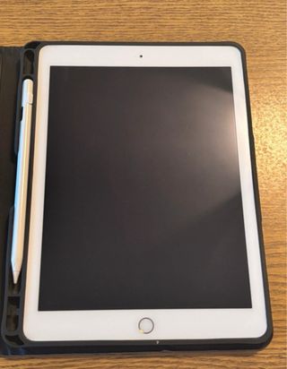 iPad Apple bianco + Penna+ Custodia+Tastiera