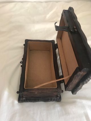 Caja antigua de madera baul vitague