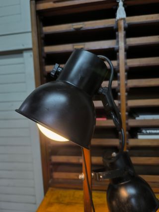 Lámpara pie vintage. Madera y metal 