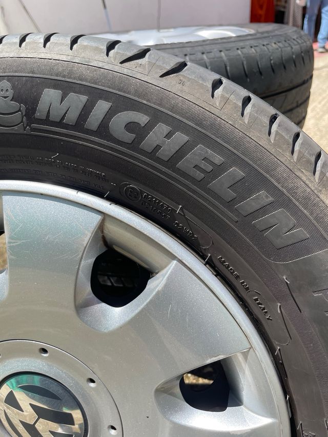 4 Neumáticos Michelin 15" VW