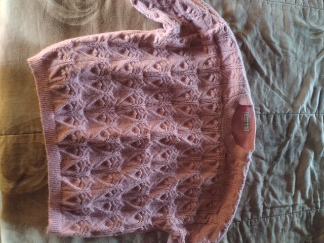 Maglione rosa lavorato a maglia