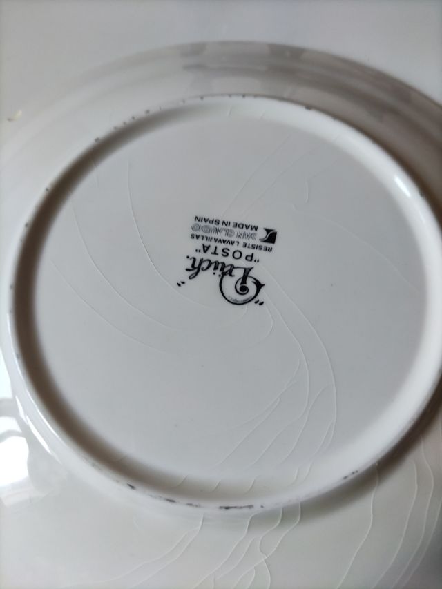 Plato decorativo blanco y negro