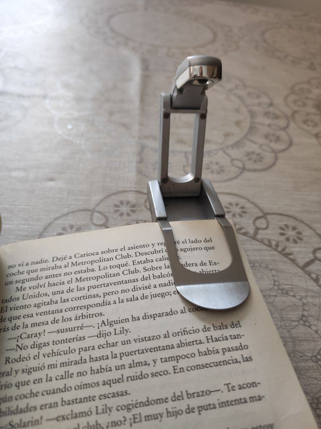 Luz lectora de libros.
