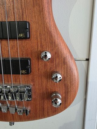 Bajo Warwick Corvette 6 cuerdas