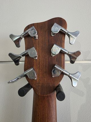 Bajo Warwick Corvette 6 cuerdas