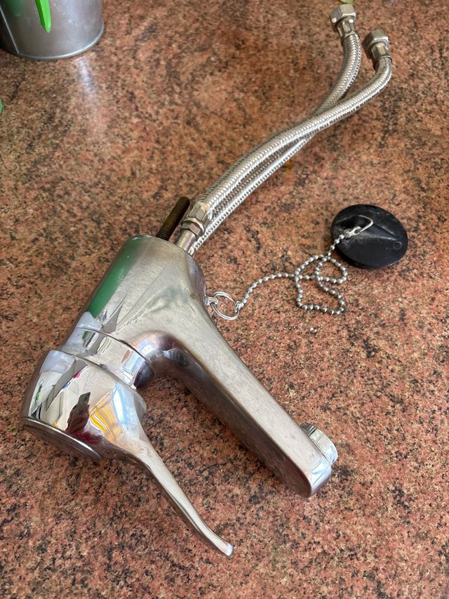 Grifo monomando baño - Metálico