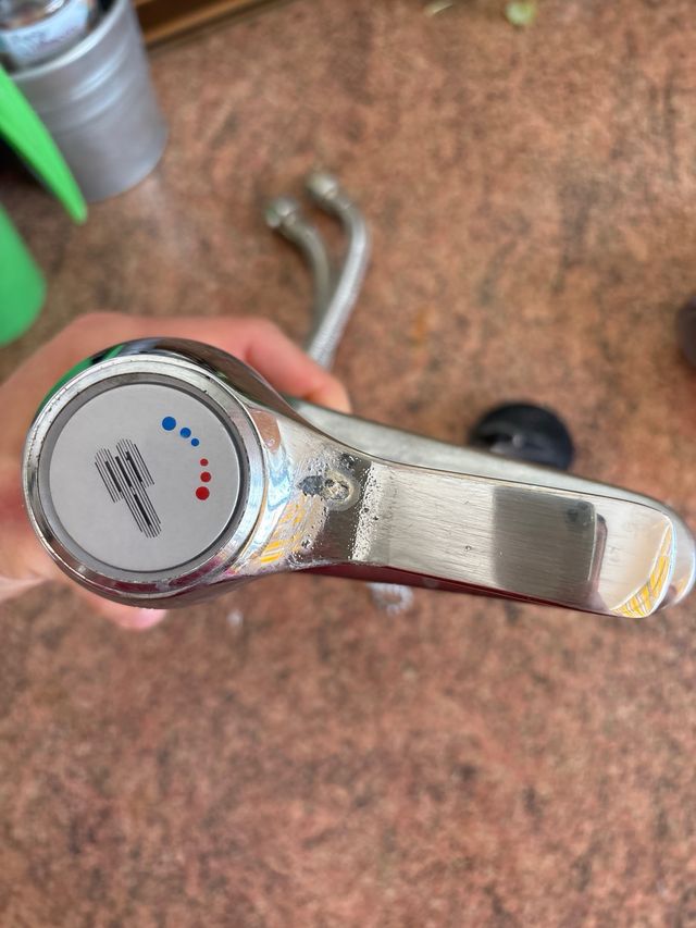 Grifo monomando baño - Metálico