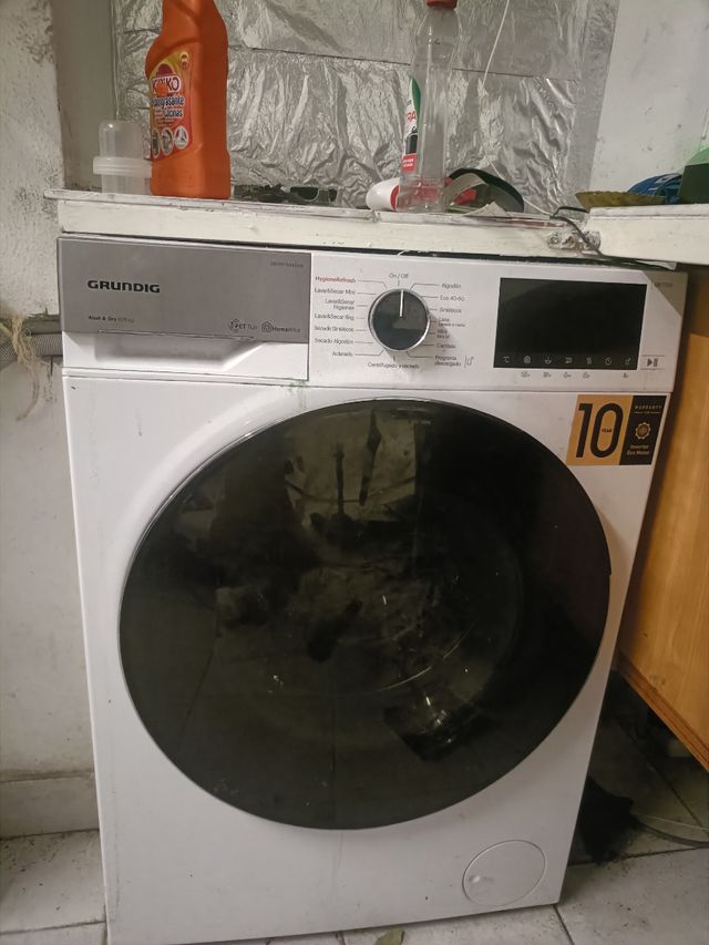 Lavadora secadora grunding como nueva ,con bluet..