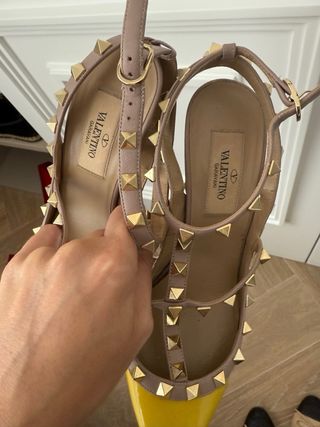 Tacones Valentino amarillos