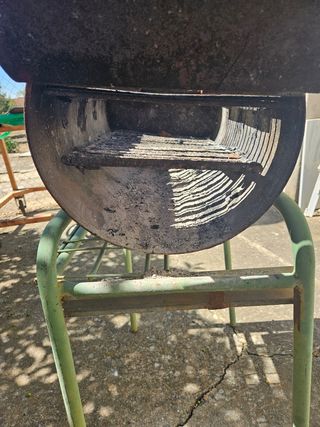 Barbacoa metálica antigua