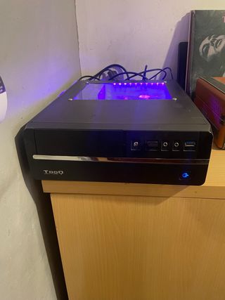 Ordenador de sobremesa para estudio