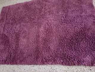 Alfombra morada pelo largo