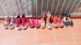 Zapatillas running rojas y naranjas