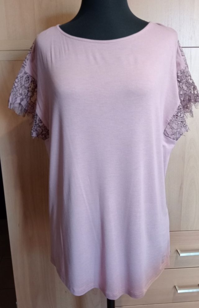 Camiseta Mango rosa con encaje