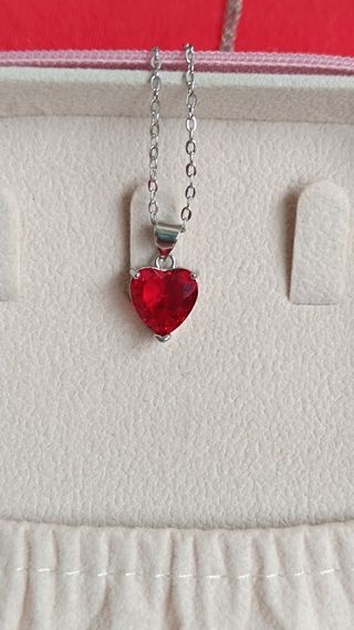 Collar plata colgante  corazón rojo y cadena 