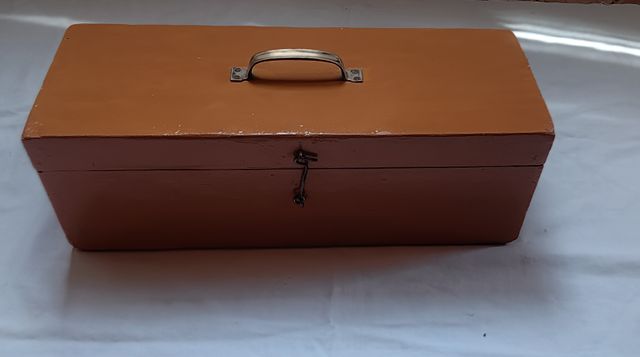 CASSETTA ATTREZZI VINTAGE CON UTENSILI VARI