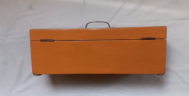 CASSETTA ATTREZZI VINTAGE CON UTENSILI VARI