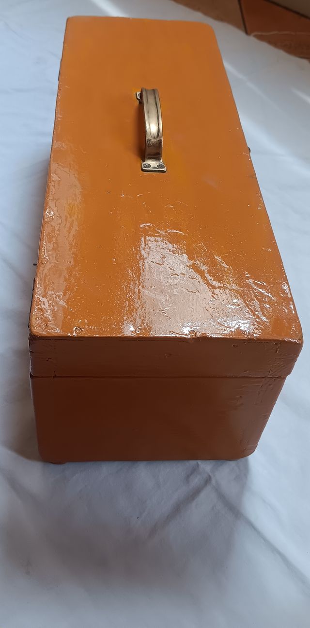 CASSETTA ATTREZZI VINTAGE CON UTENSILI VARI