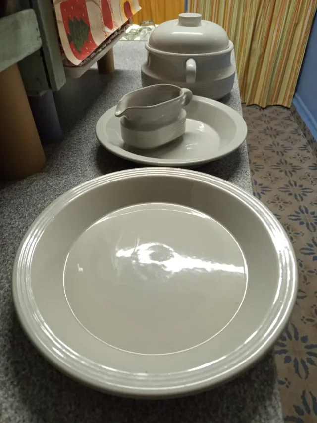 Juego café, una sopera, dos fuentes redonda,salser