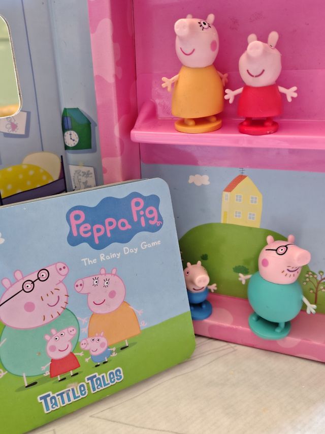 Libro de Peppa Pig y figuras
