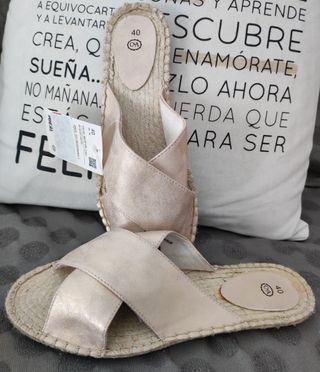 Sandalias planas esparto. 40. A estrenar.